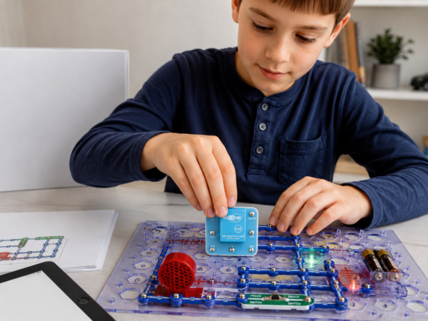 Modul Bluetooth SCU33 Snap Circuits Modul Bluetooth SCU33 pentru control din aplicație al proiectelor Snap Circuits